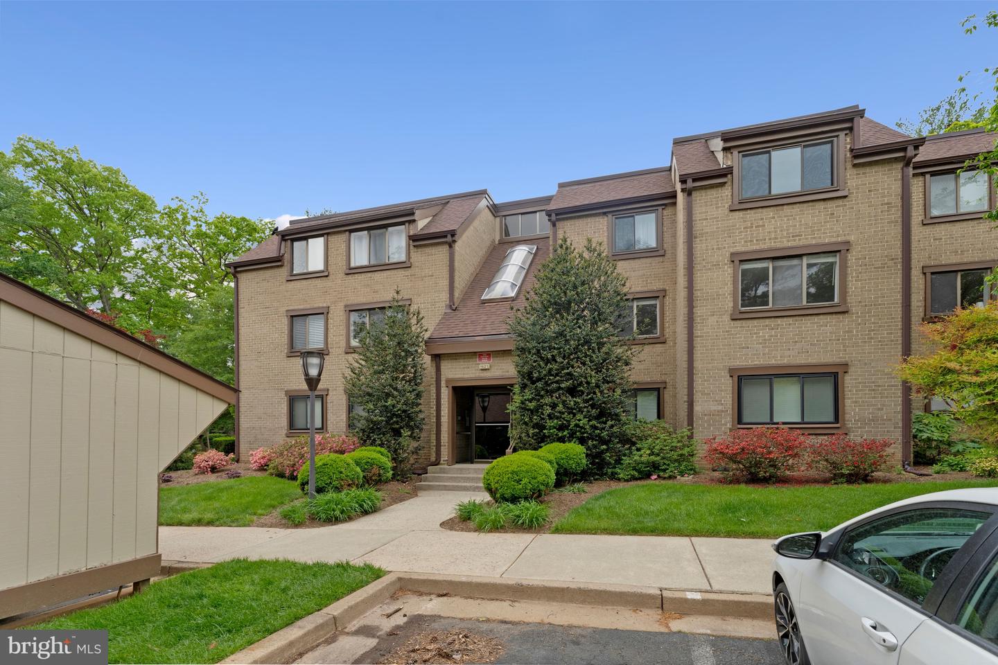 1621 Parkcrest Circle #201