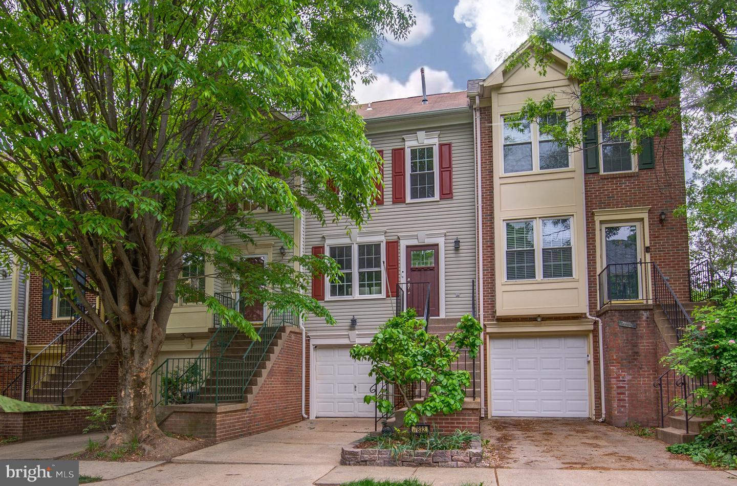 7832 Gum Springs Village Drive, Alexandria