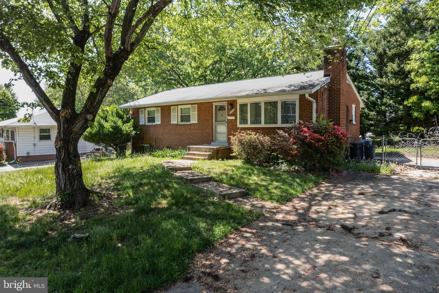 503 Gibson Drive SW, Vienna
