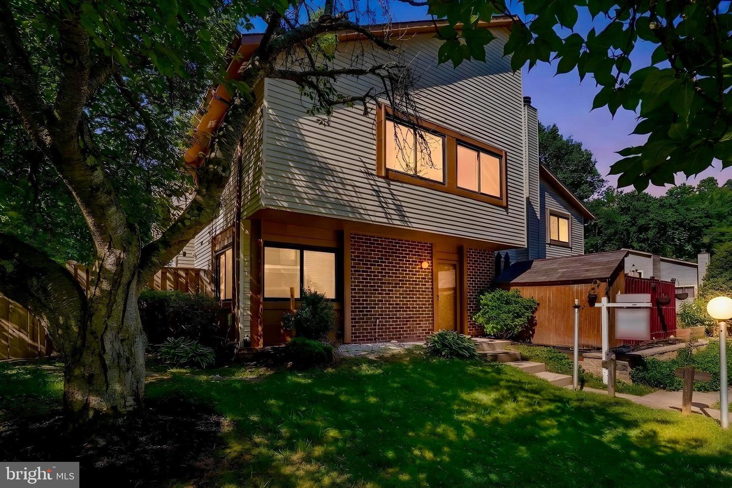5693 Summer Oak Way, Burke