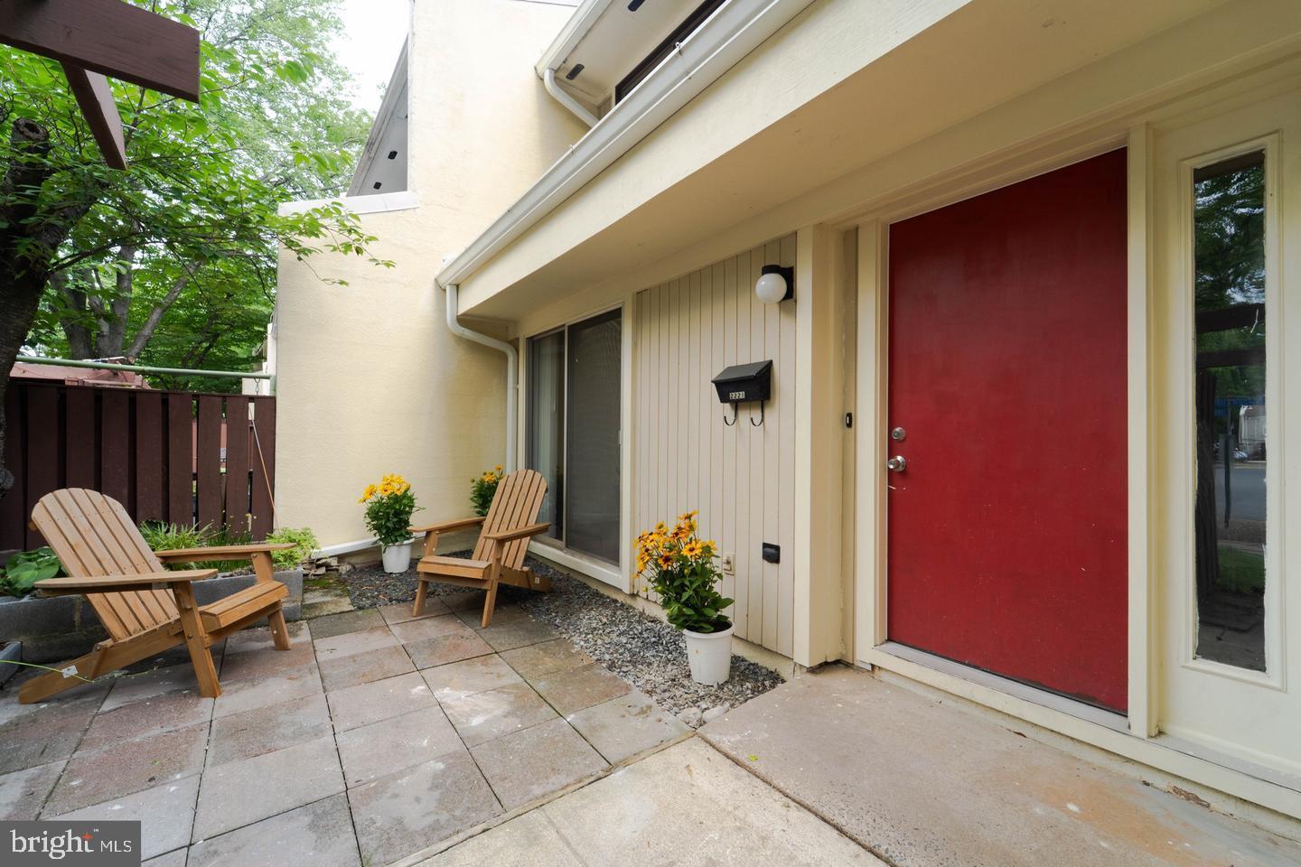 2221 Southgate Square, Reston