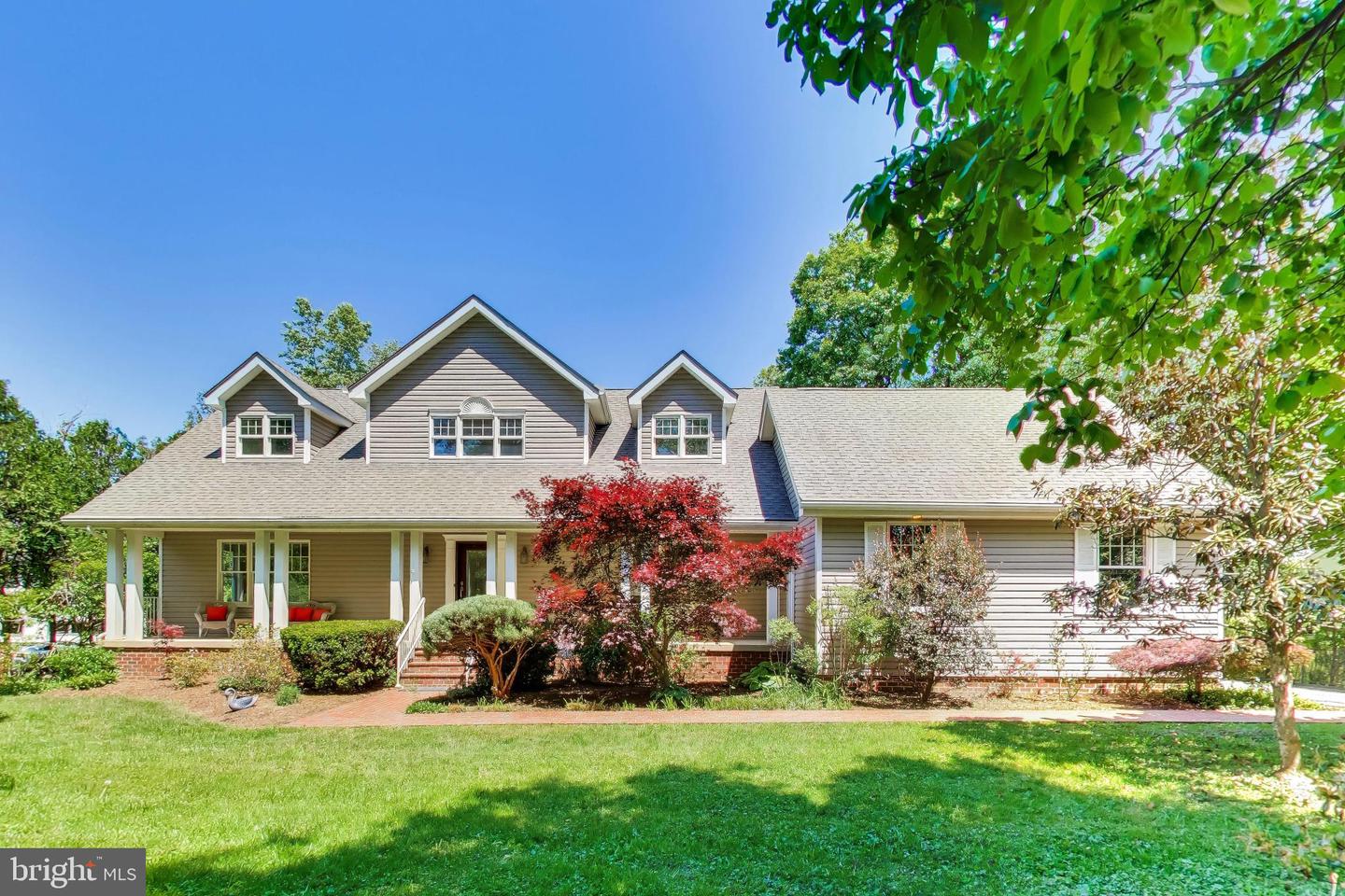6454 Woodridge Road, Alexandria