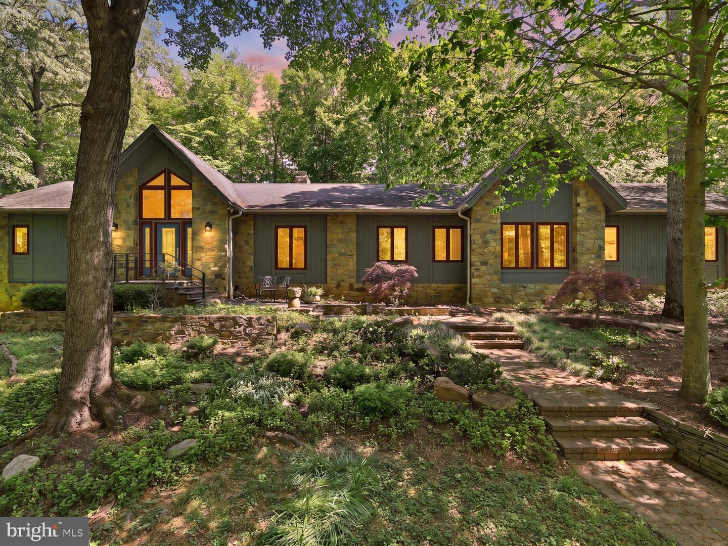 9492 Oak Falls Court, Great Falls