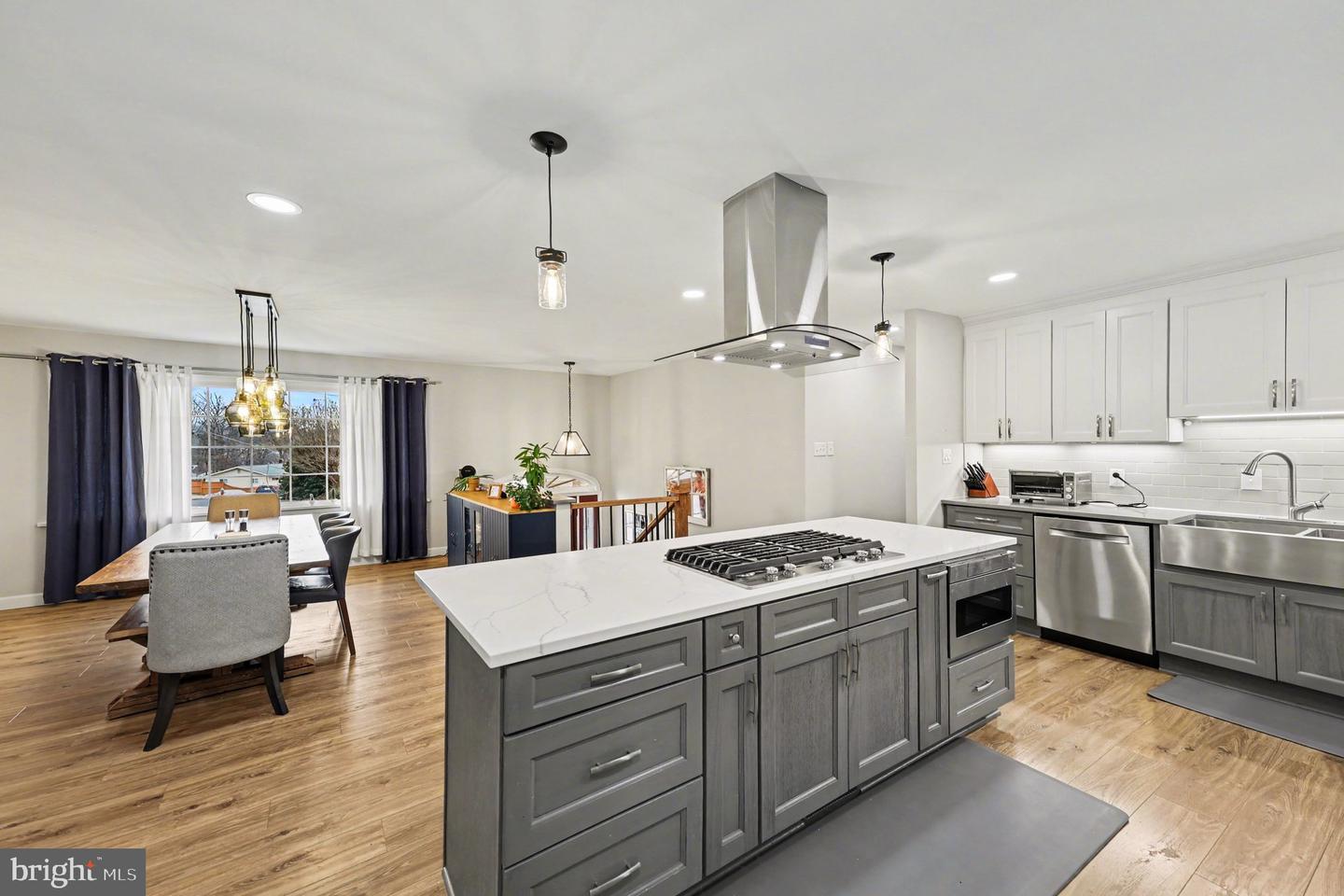 6208 Redwood Lane