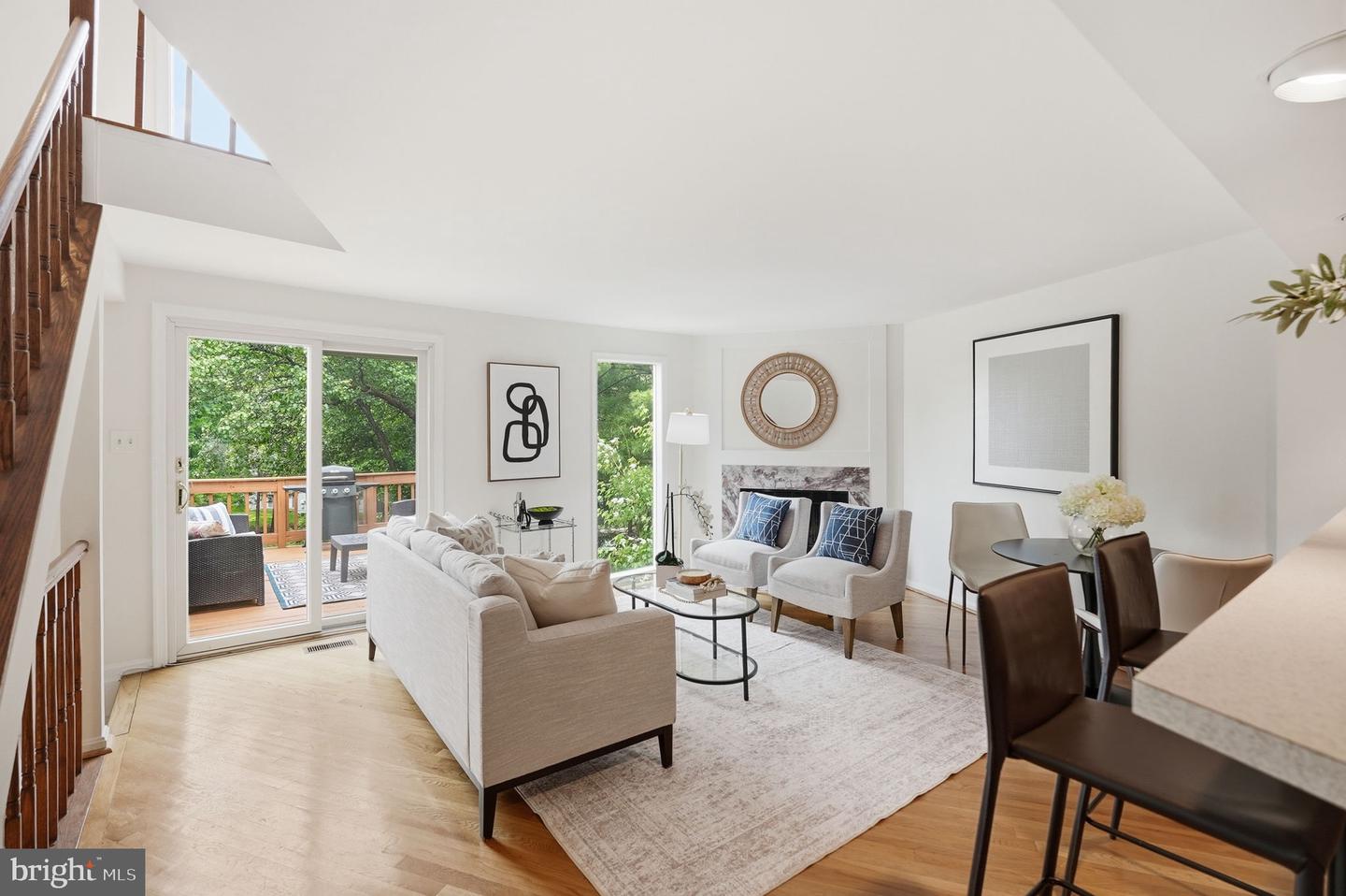 1686 Oaktree Court, Reston