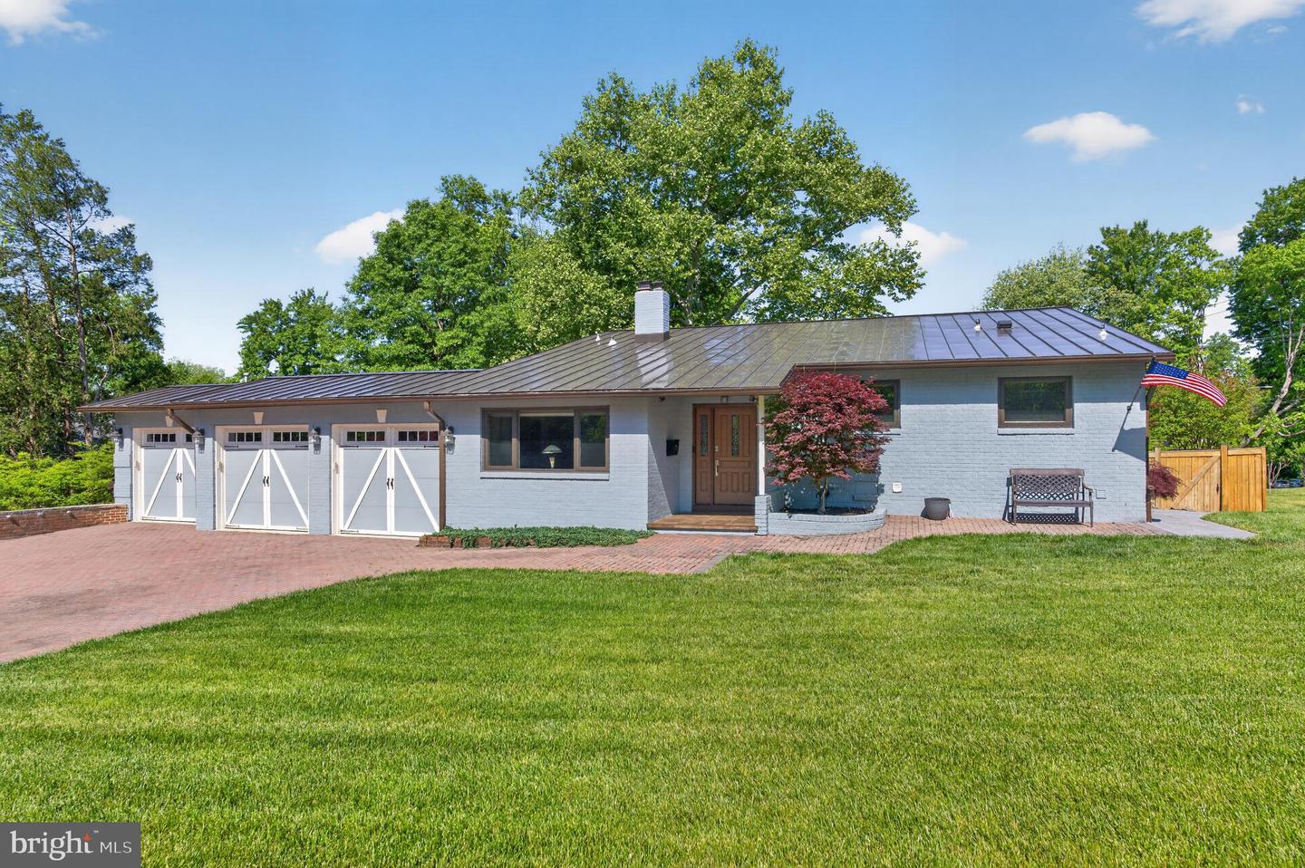 8904 Stratford Lane, Alexandria