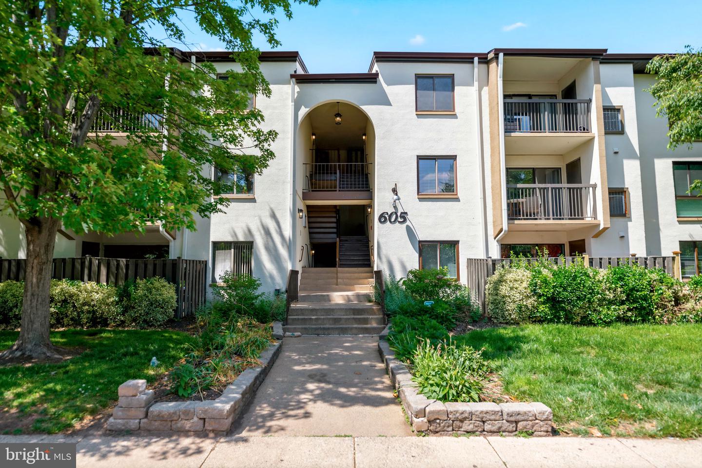 605 Center Street #t3, Herndon