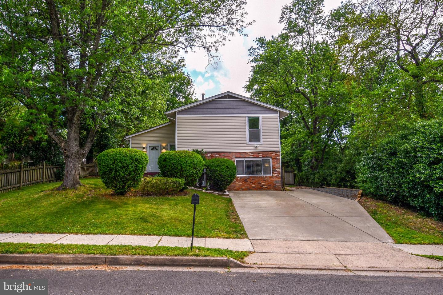 13703 Lynncroft Drive, Chantilly