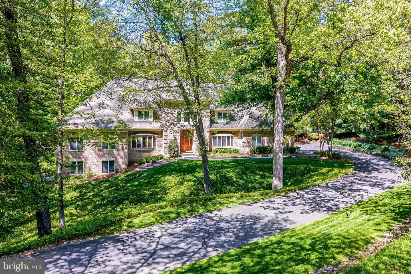 2402 Oakmont Court, Oakton