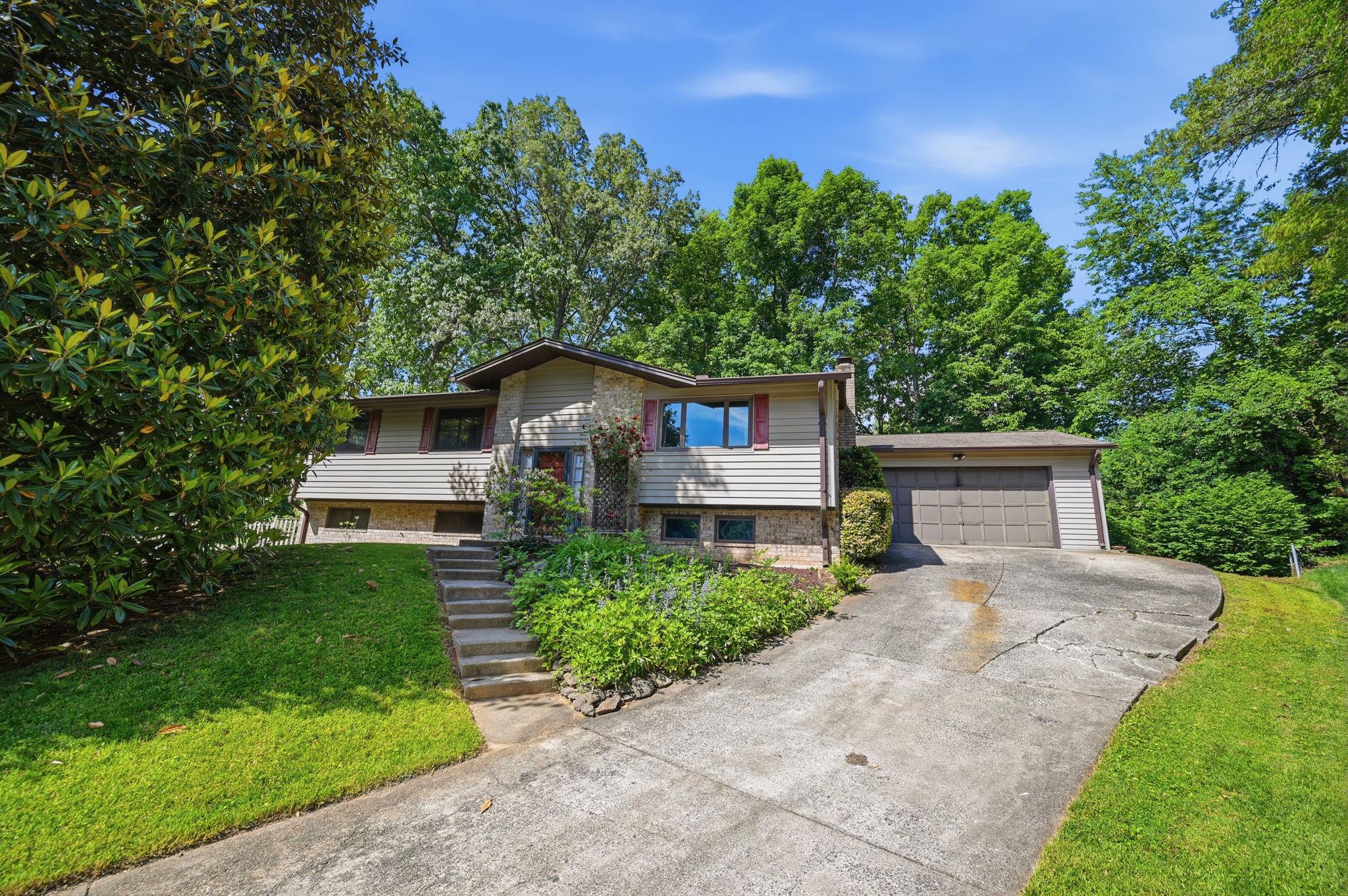 10027 W Constable Court, Fairfax
