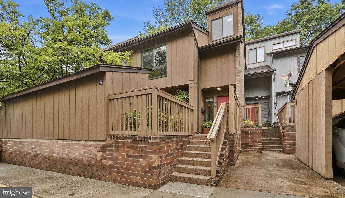 11926 Escalante Court, Reston