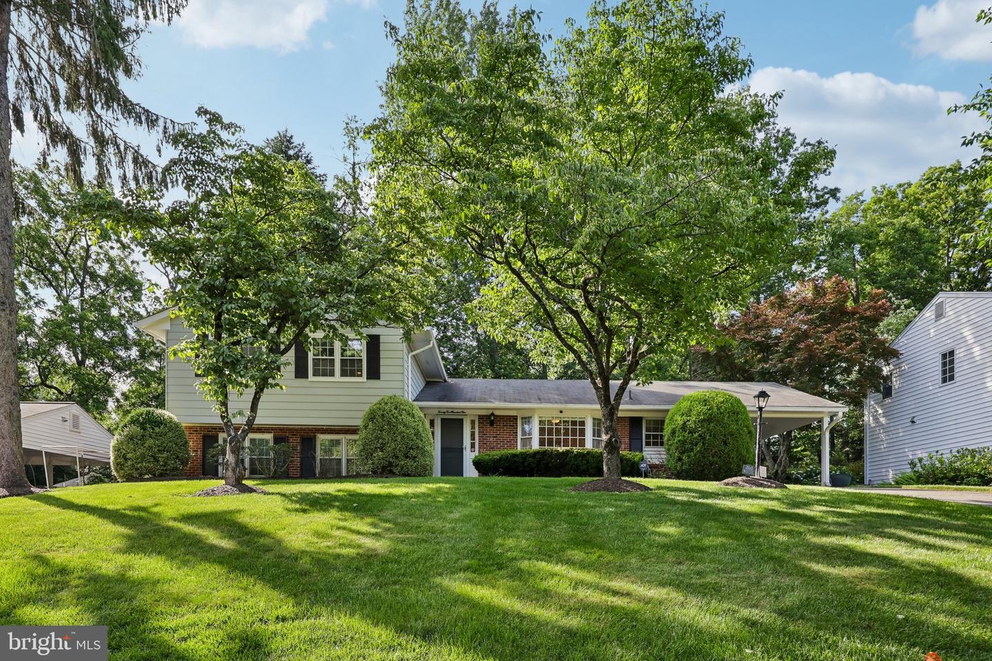 2205 Abbotsford