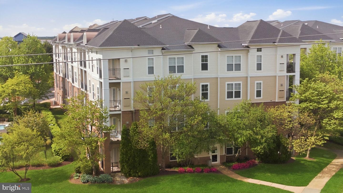 3810 Lightfoot Street #402, Chantilly