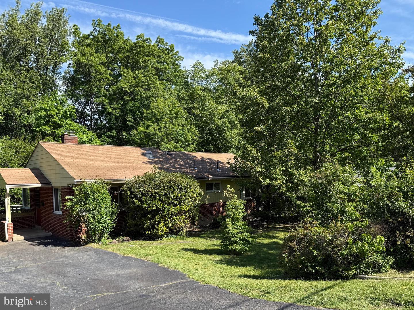 7028 Bradley Circle, Annandale