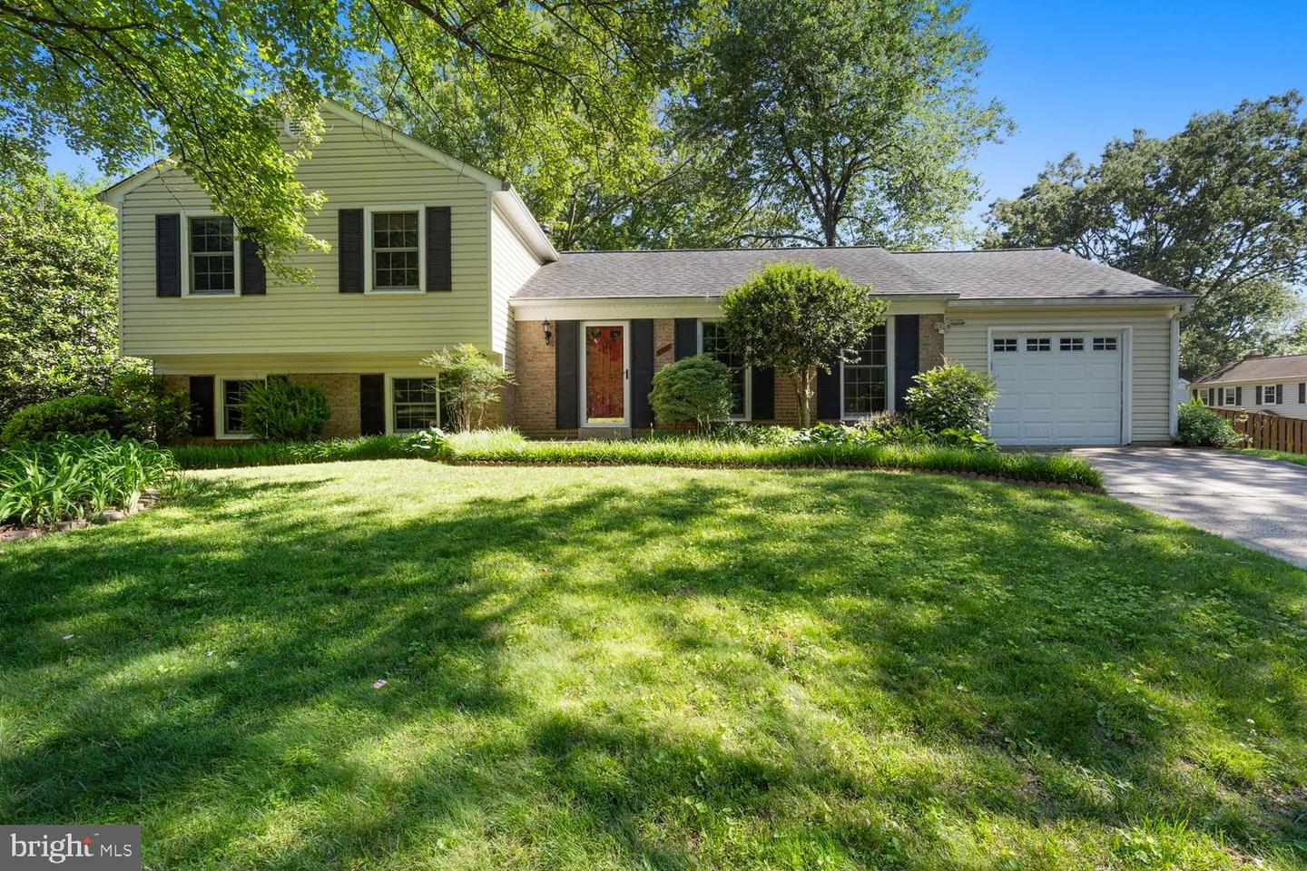 9501 Wallingford Drive