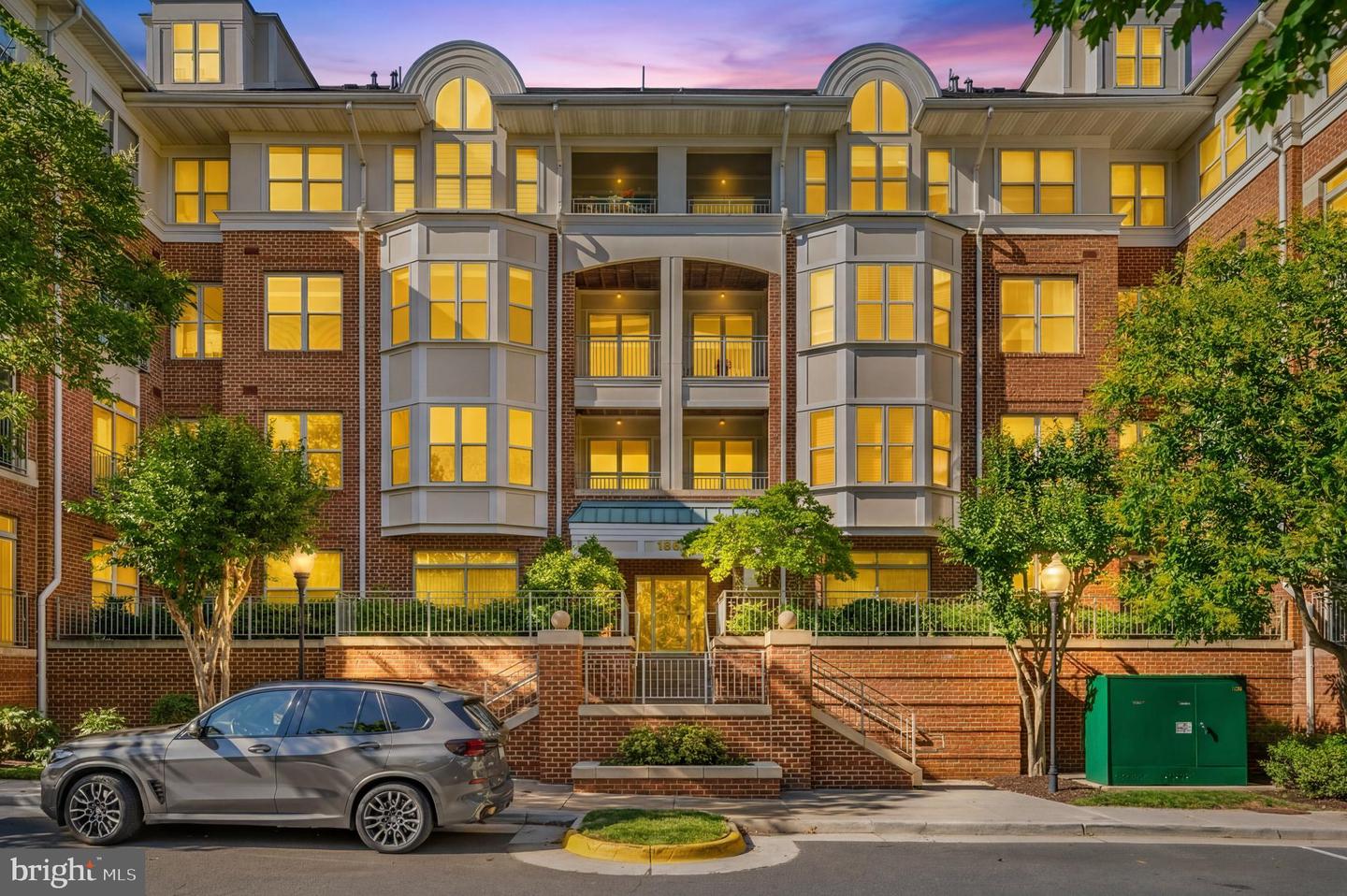 1860 Stratford Park Pl # 103