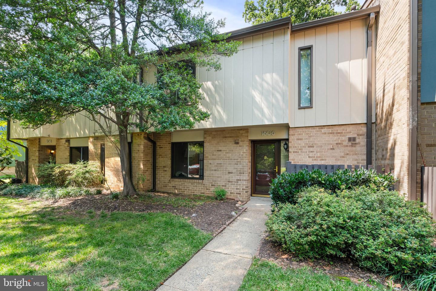 1806 Ivy Oak #43
