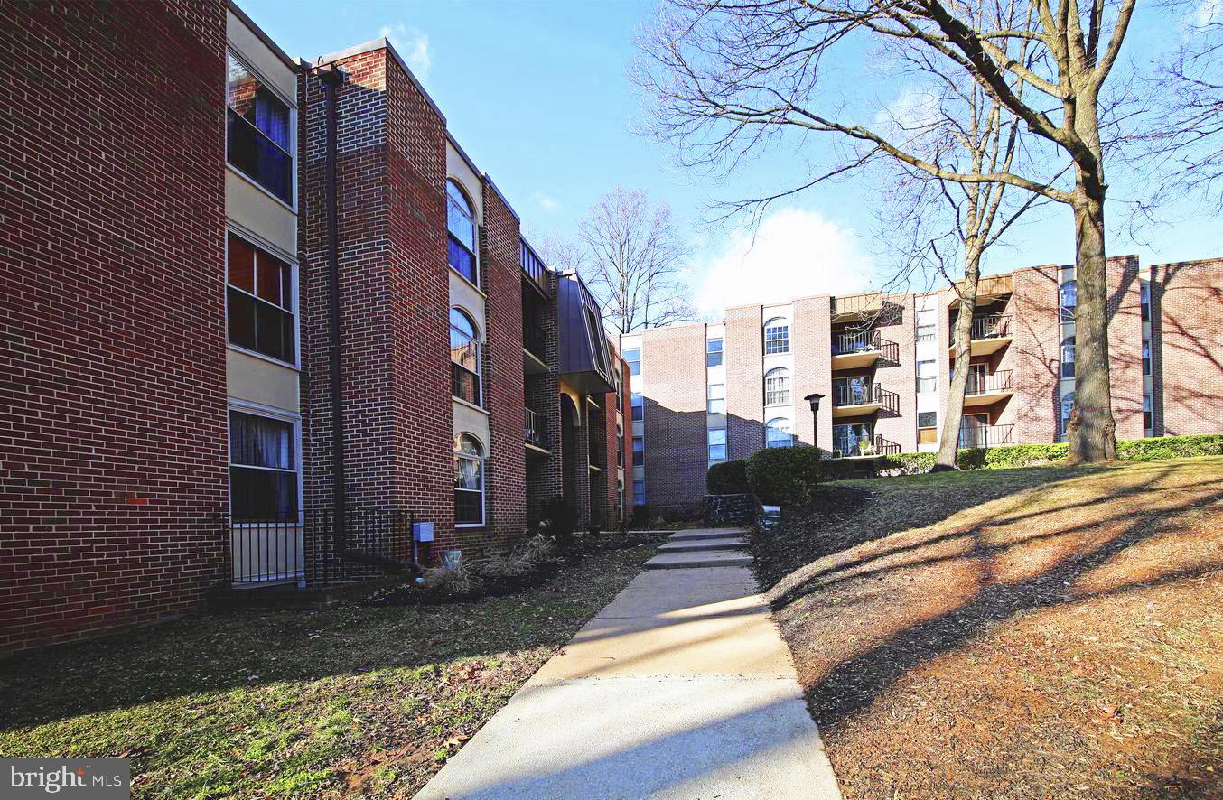 3318 Woodburn Village Drive #32
