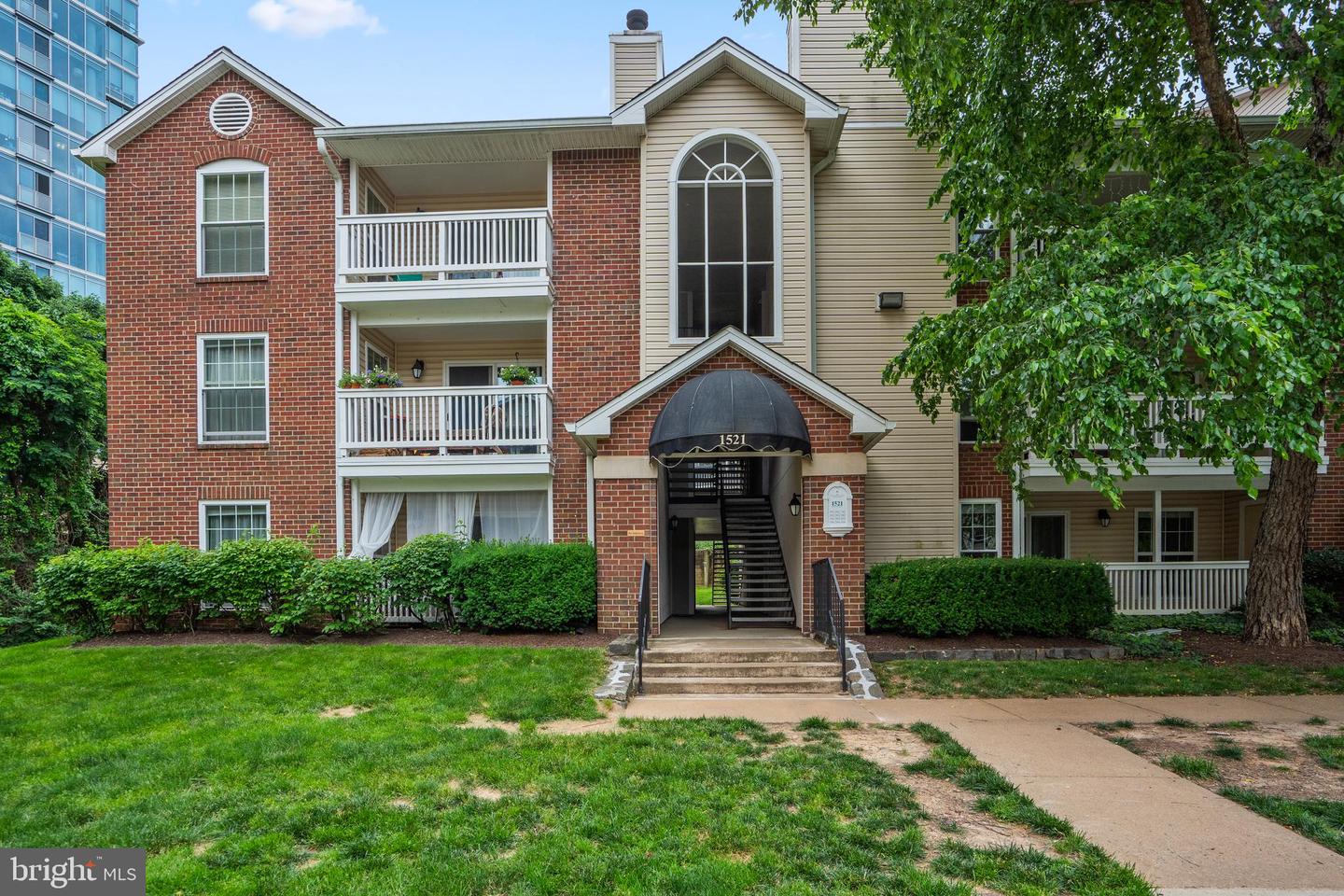 1521 Lincoln Way #104a