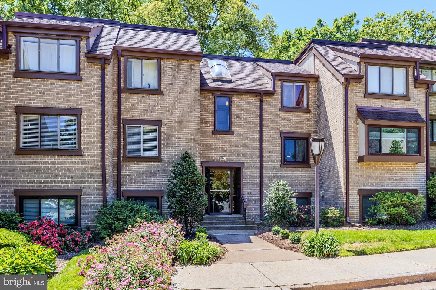 1643 Parkcrest Circle #7c/201