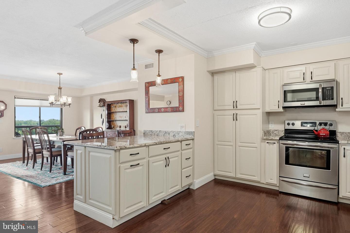 3800 Powell Lane #1219