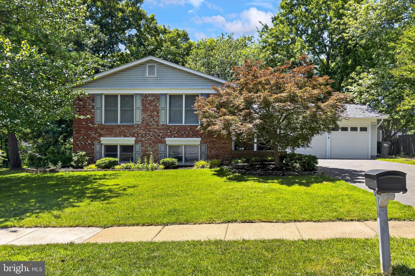 6908 Rochambeau Place, Springfield
