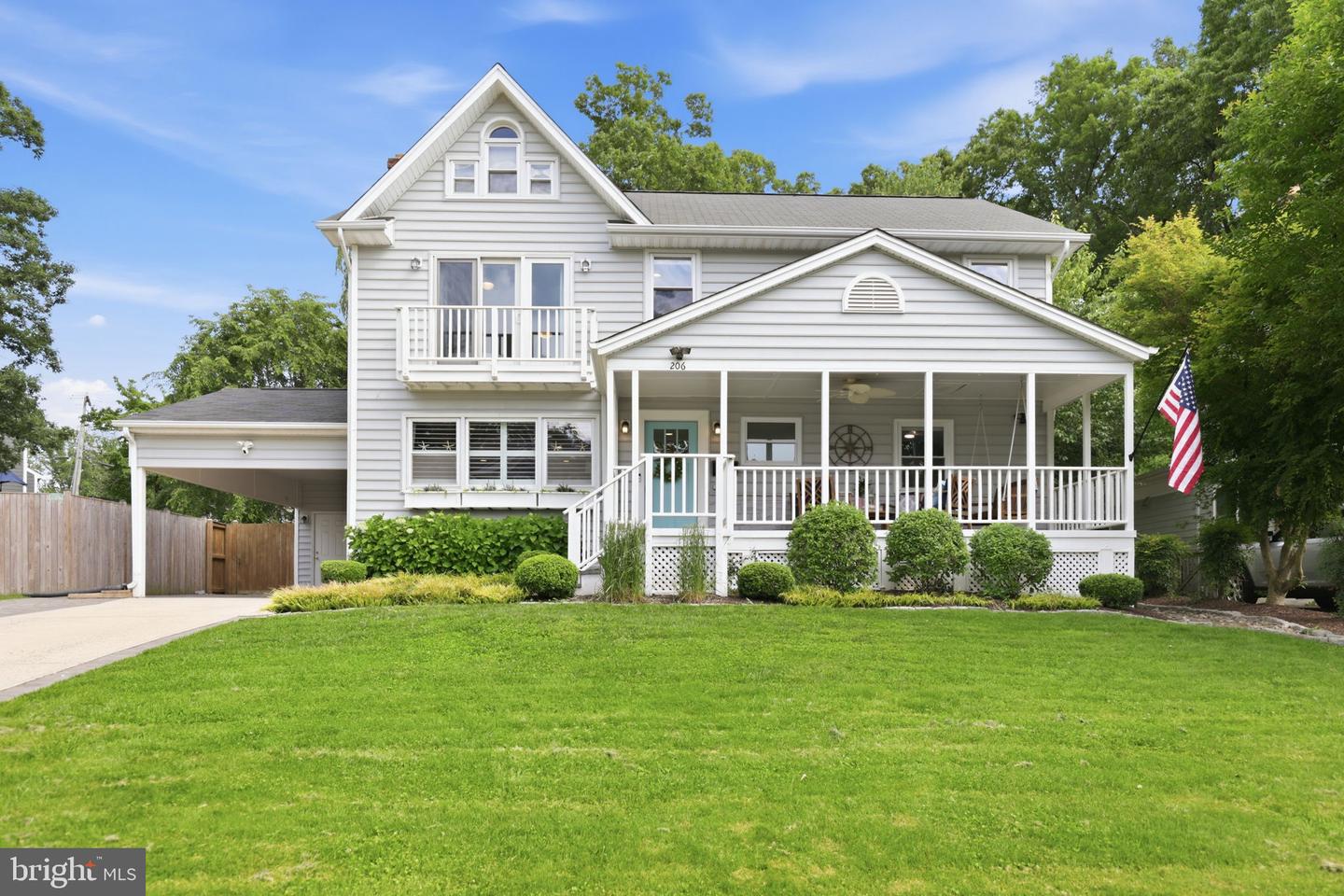 206 Oak Street SW, Vienna