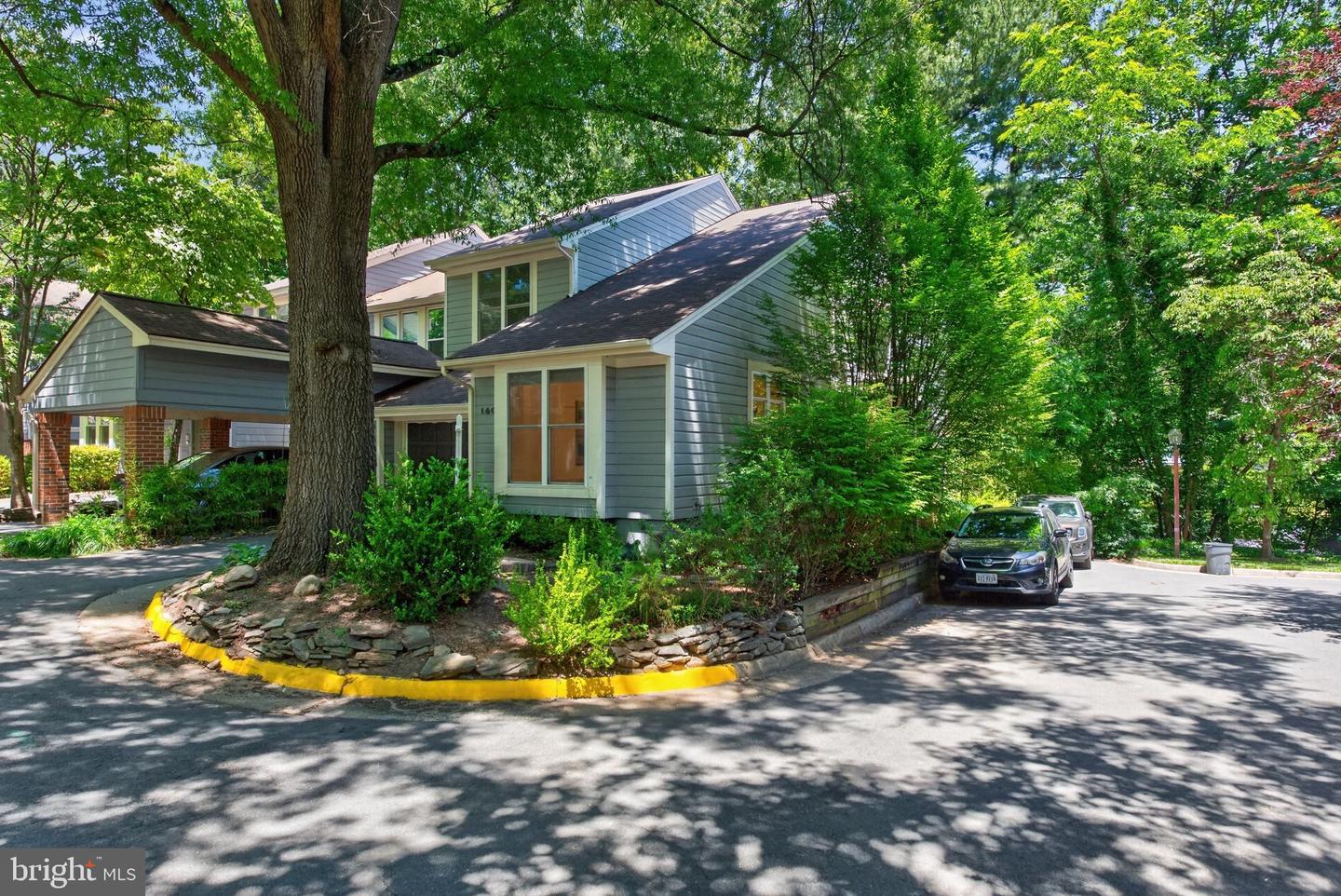 1605 Apricot Court, Reston