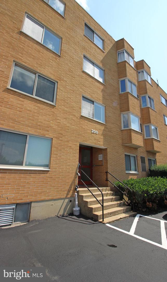 200 Locust Street SE #405, Vienna