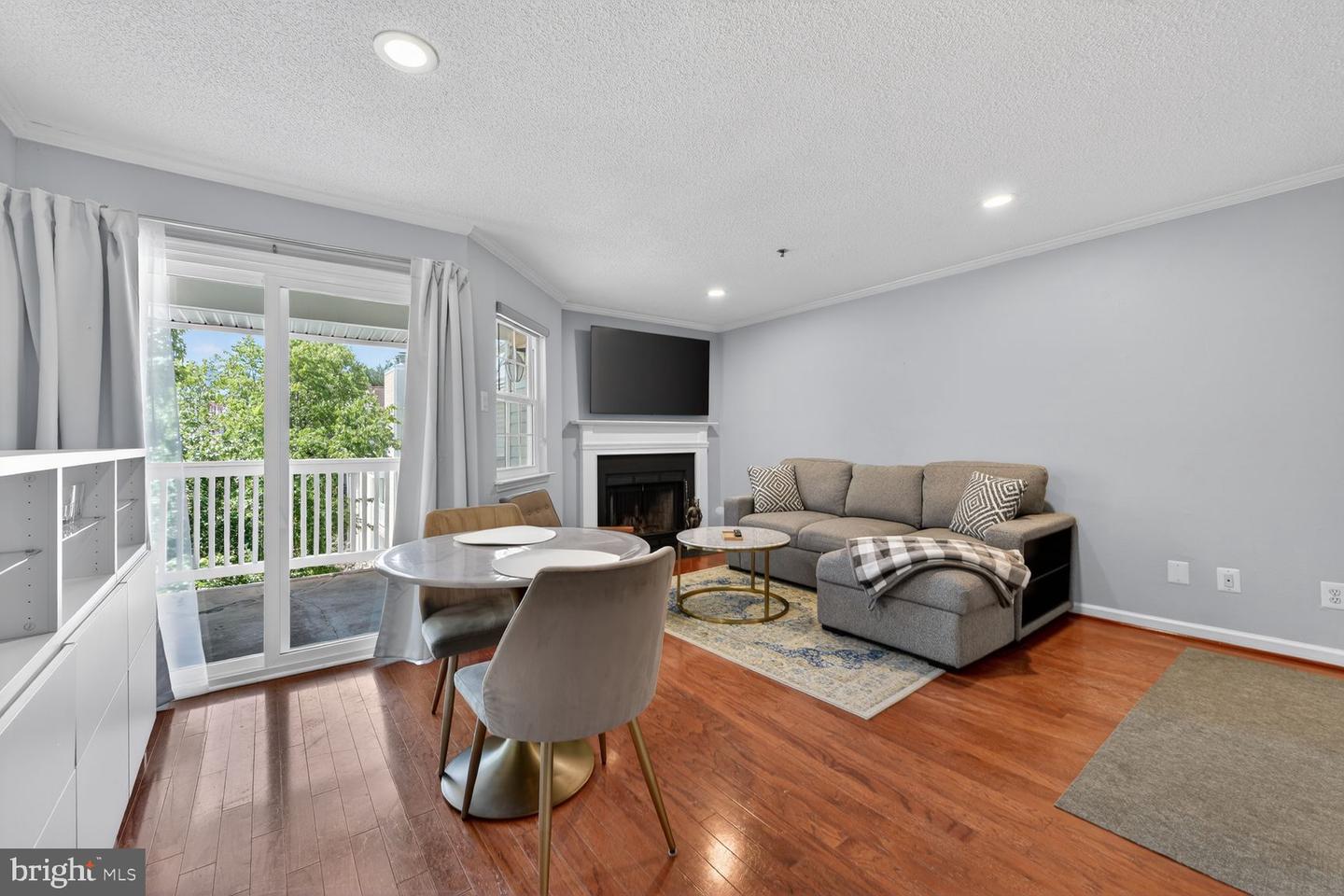 1524 Lincoln Way #416