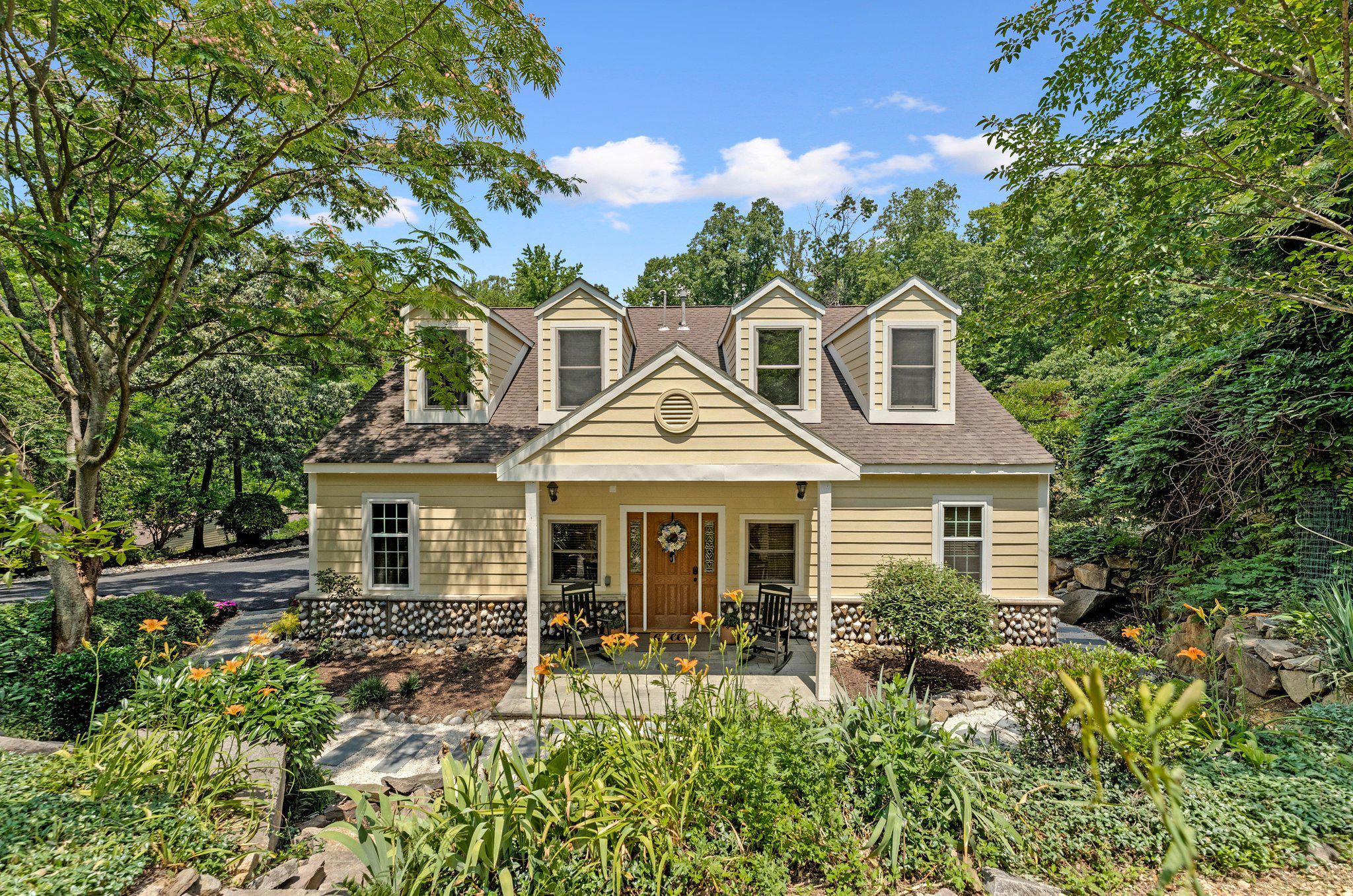 7712 Dolly Drive