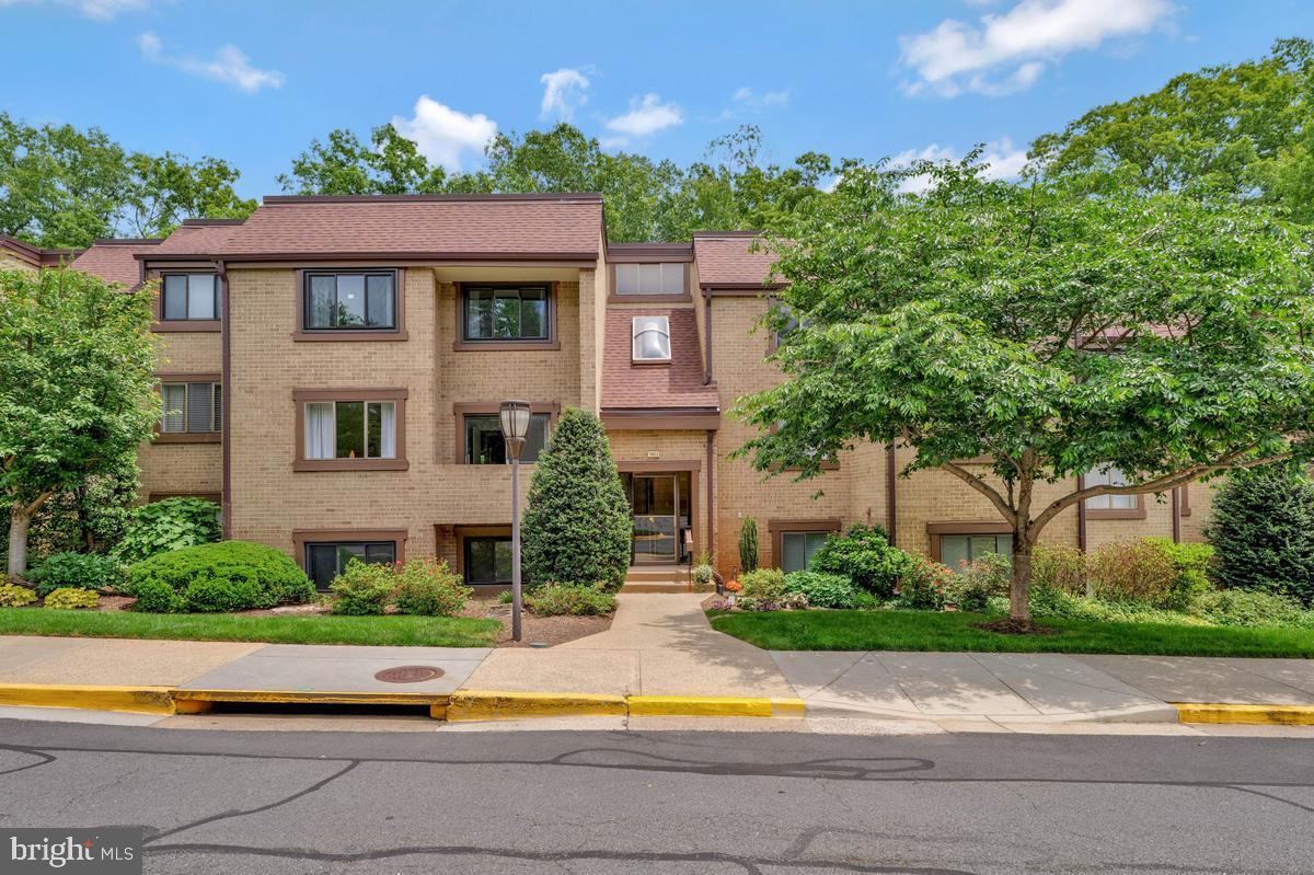 1663 Parkcrest Circle #200, Reston