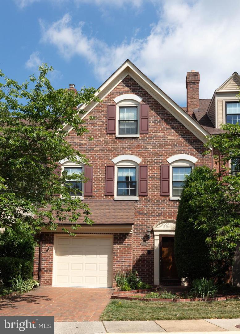 6304 Chaucer View Circle