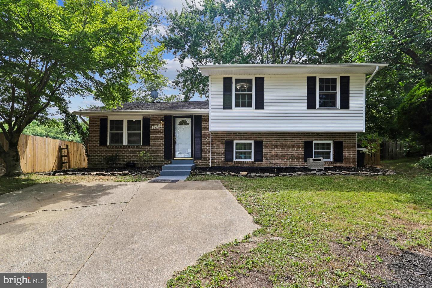 5706 Oak Apple Court