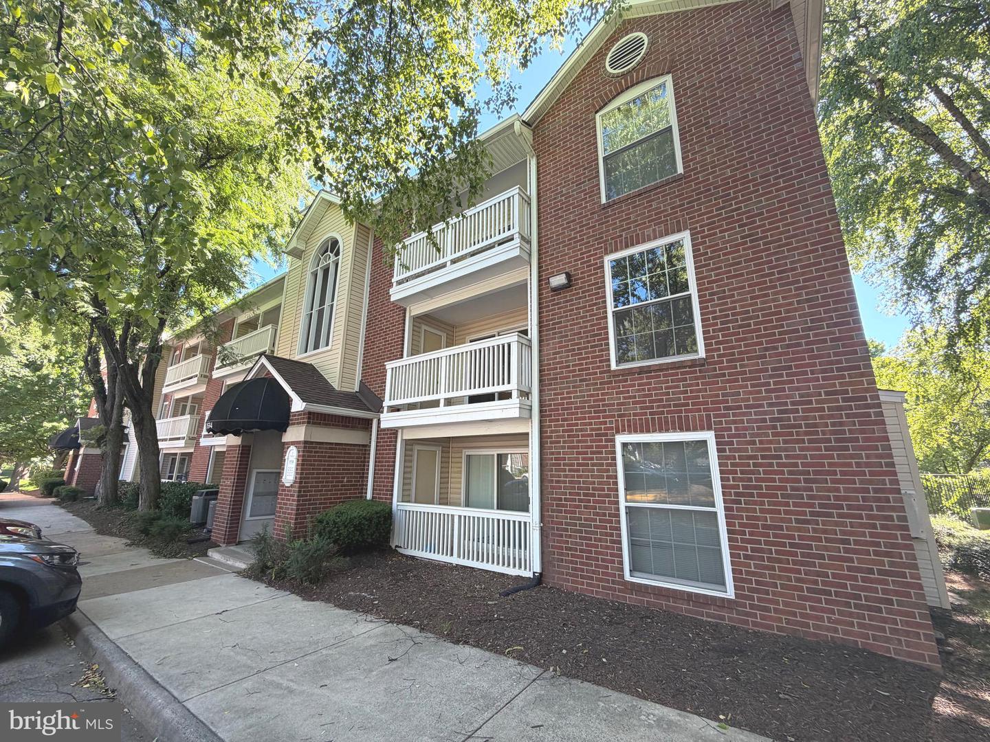 1534 Lincoln Way #204