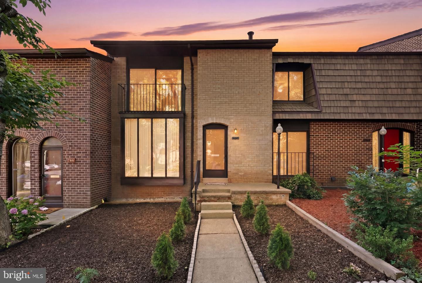 4936 Sauquoit Lane