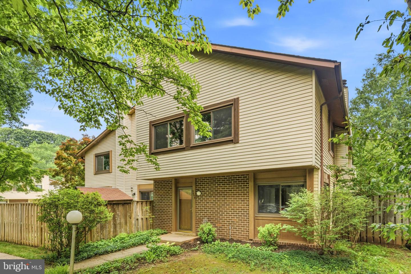 5699 Summer Oak Way