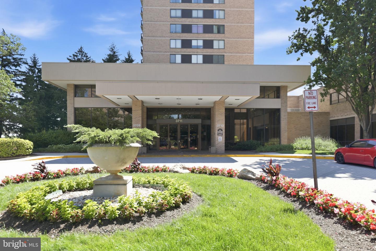 3713 S George Mason Drive #810