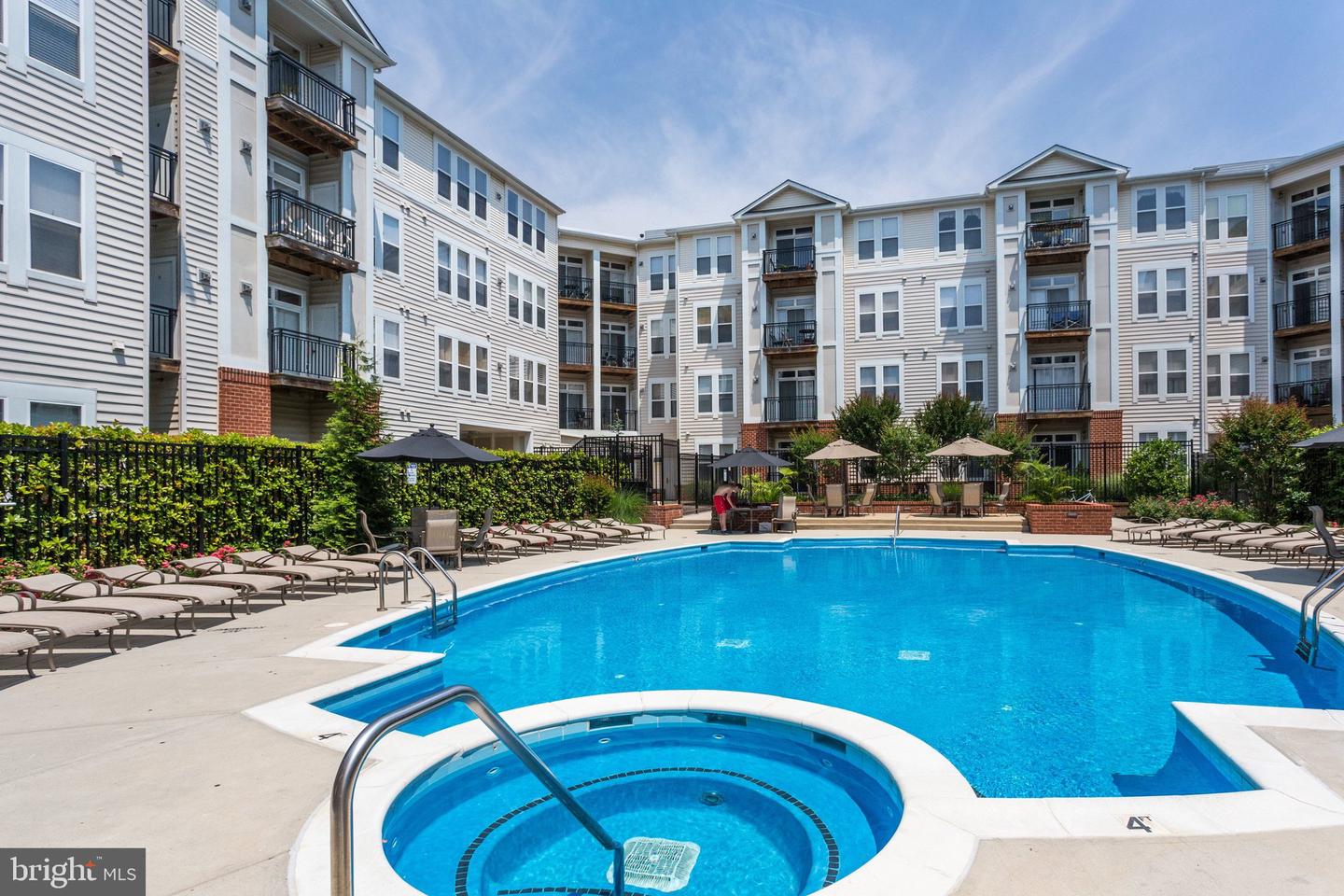 2655 Prosperity Avenue #201