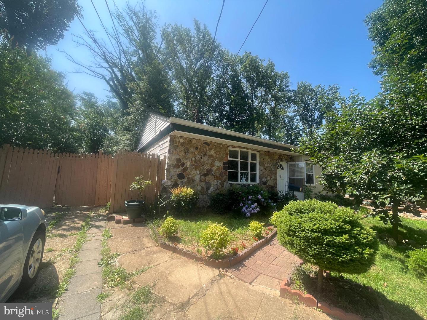 7225 Pine Drive, Annandale