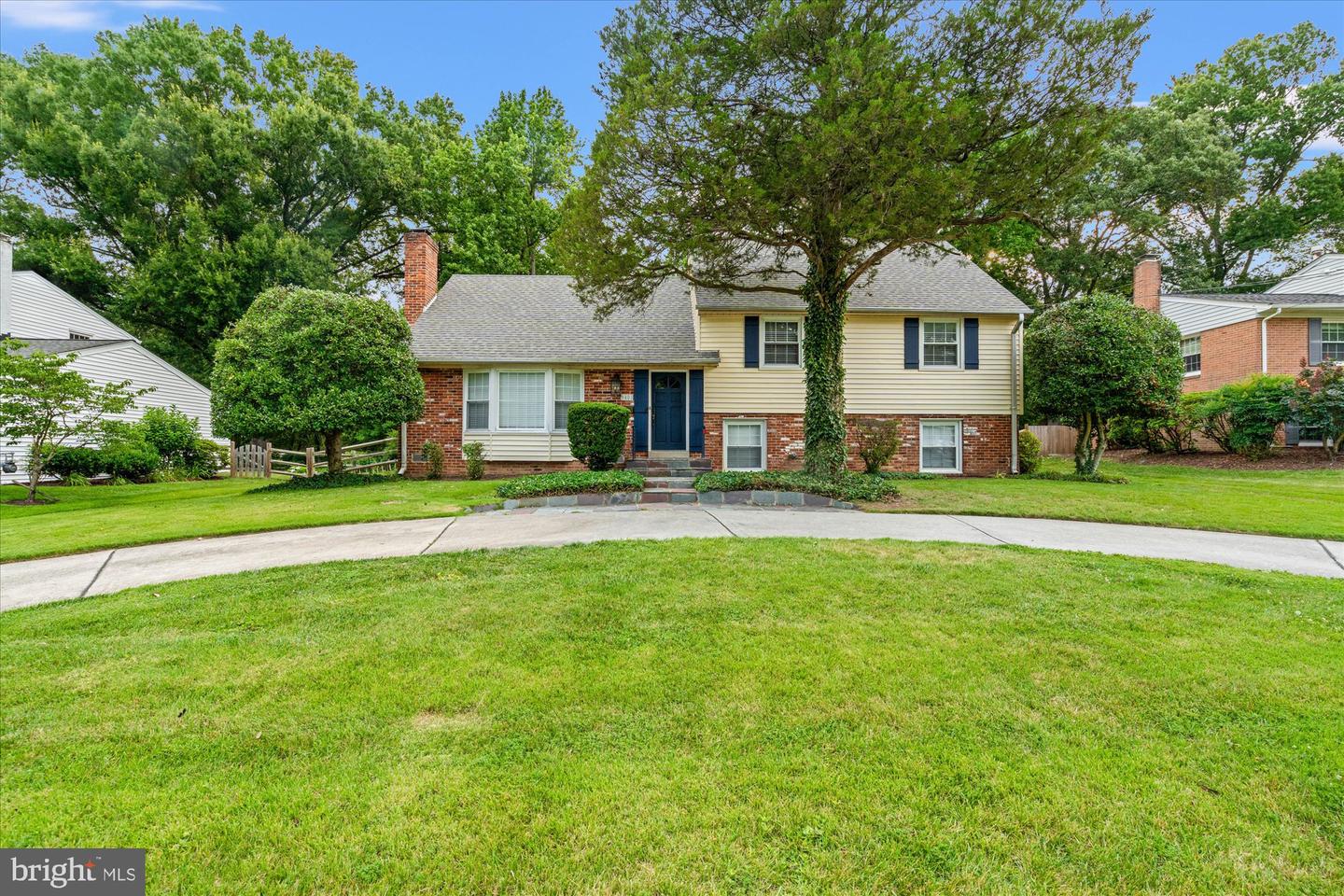 8403 W Boulevard Drive, Alexandria