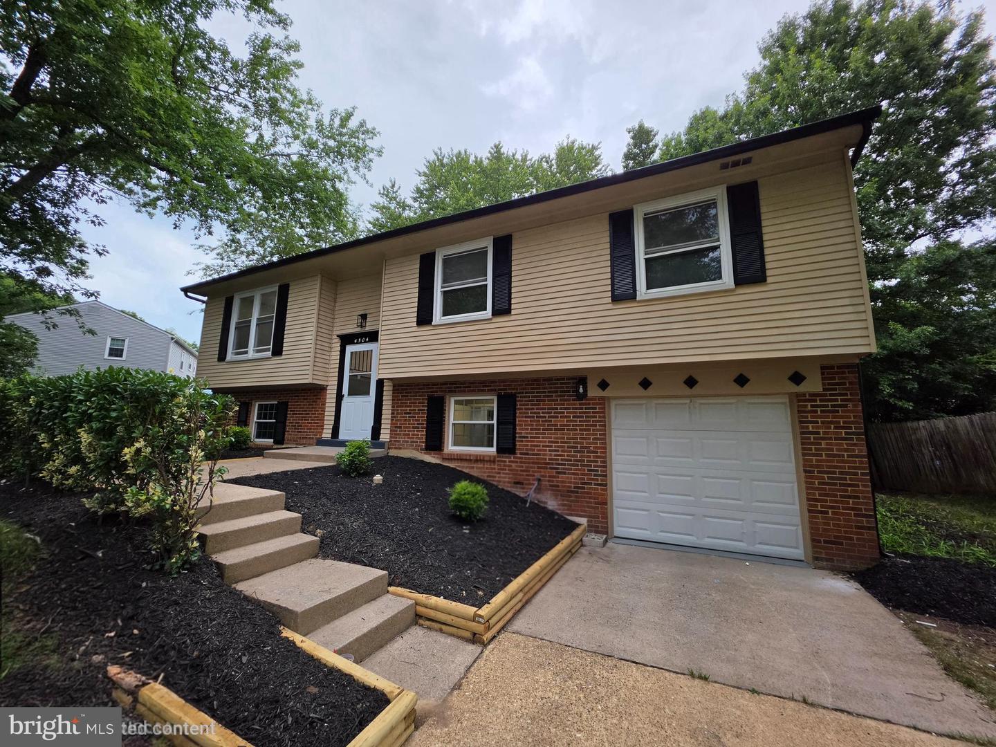 4504 Lantern Place