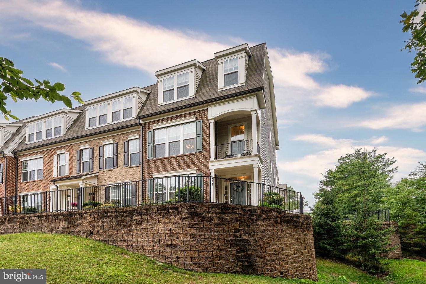 5951 Clapton Court