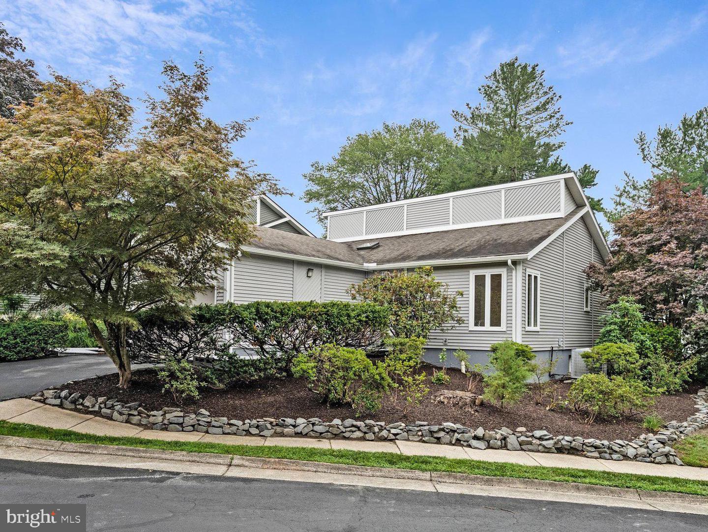 8424 Hollis Lane