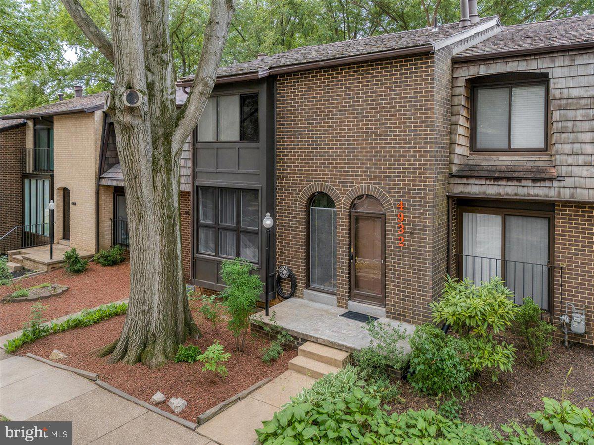 4932 Sauquoit Lane