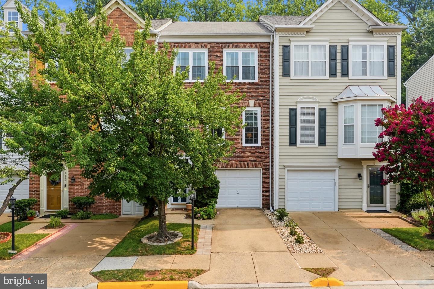 5439 Summer Leaf Lane