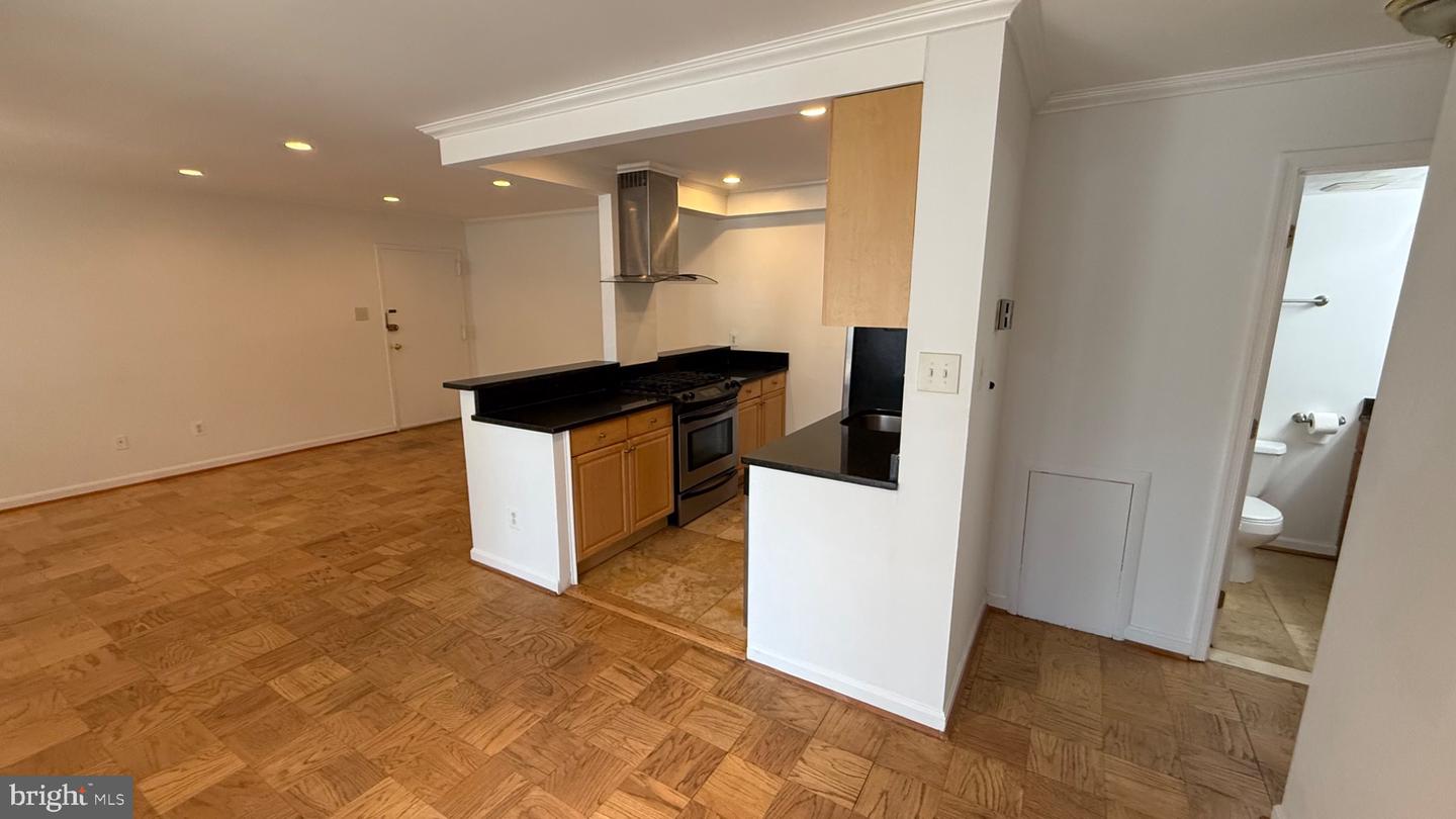 2911 Charing Cross Road #6