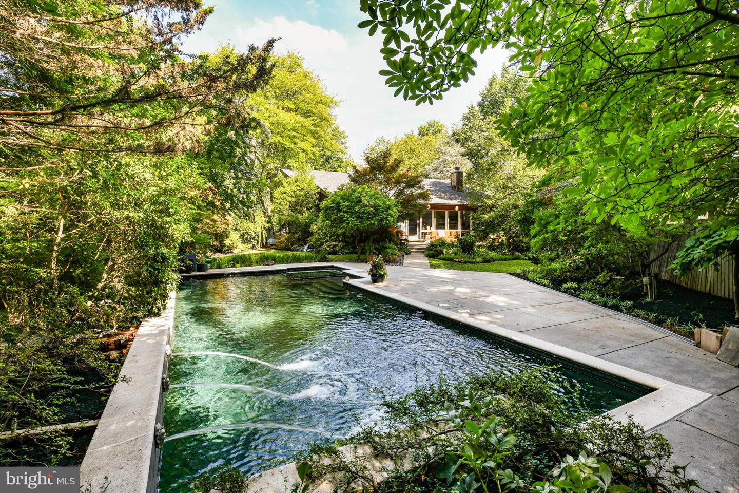7533 Willow Lane