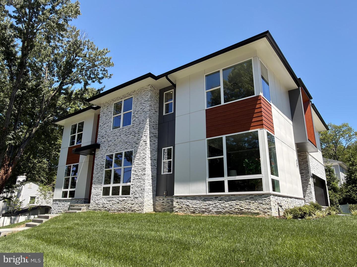 449 Lawyers Road NW