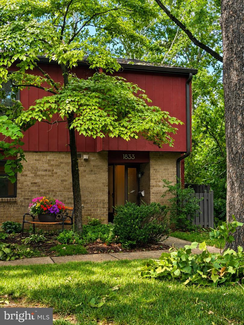 1833 Ivy Oak Square #49